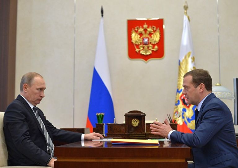 بوتين وميدفيديف الرؤساء الثلاثة لروسيا عقب انهيار الاتحاد السوفيتي