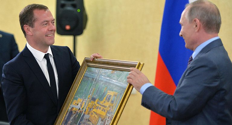 بوتين وميديديف الرؤساء الثلاثة لروسيا عقب انهيار الاتحاد السوفيتي