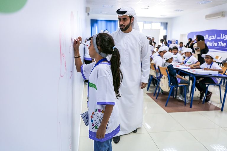أطفال يستعدون للمشاركة في ملتقى الشارقة للأطفال العرب الـ 13