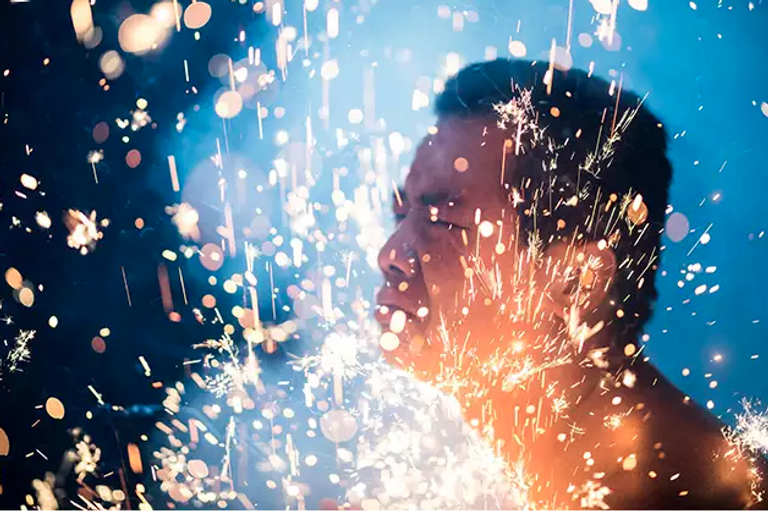 الاستحمام في لهب النيران بالصين