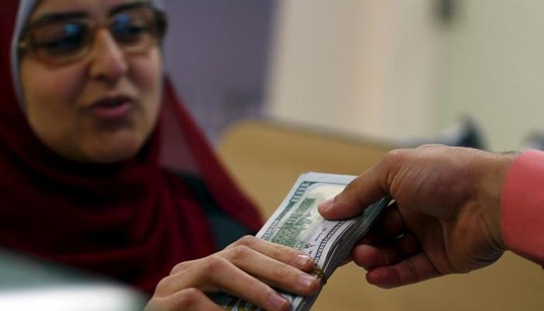 الدولار مستقر أمام الجنيه في أسواق مصر 