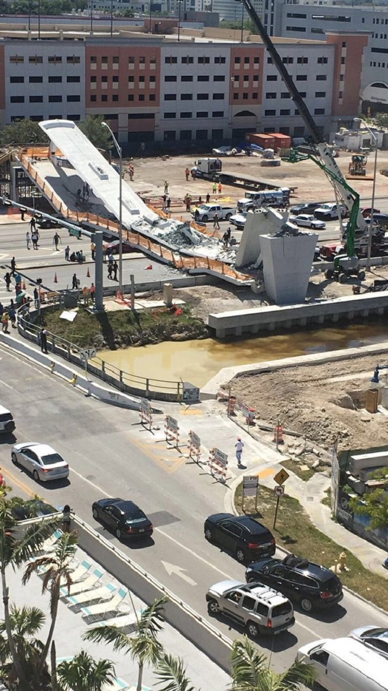 صورة للجسر المنهار صورة للجسر المنهار