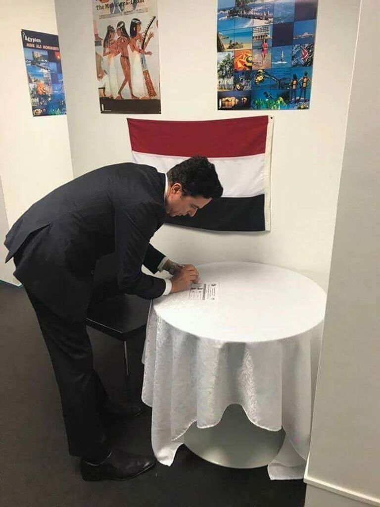 جانب من الاستعدادات داخل السفارات المصرية للانتخابات الرئاسية جانب من تصويت المصريين في الخارج 2014 - أرشيفية