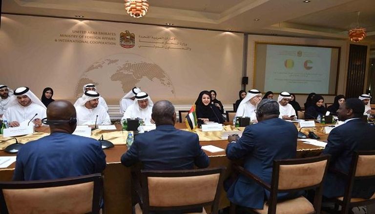 ريم الهاشمي في اجتماع اللجنة المشتركة الإماراتية الغينية