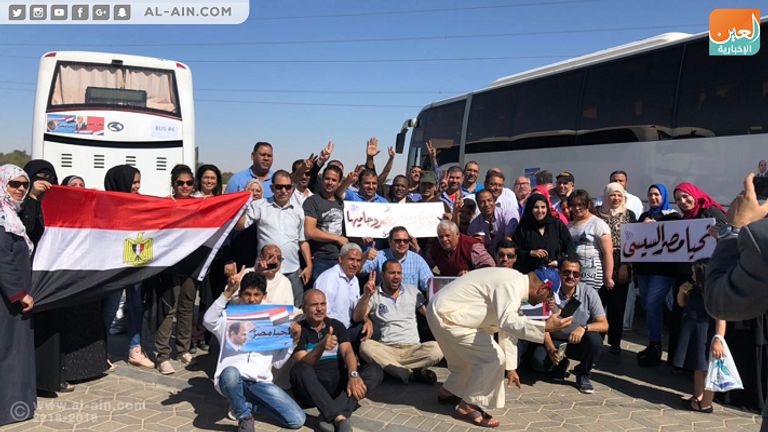 فرحة المصريين بالإمارات قبل التوجه إلى المقار الانتخابية جموع المصريين قبل التوجه إلى المقار الانتخابية بالإمارات