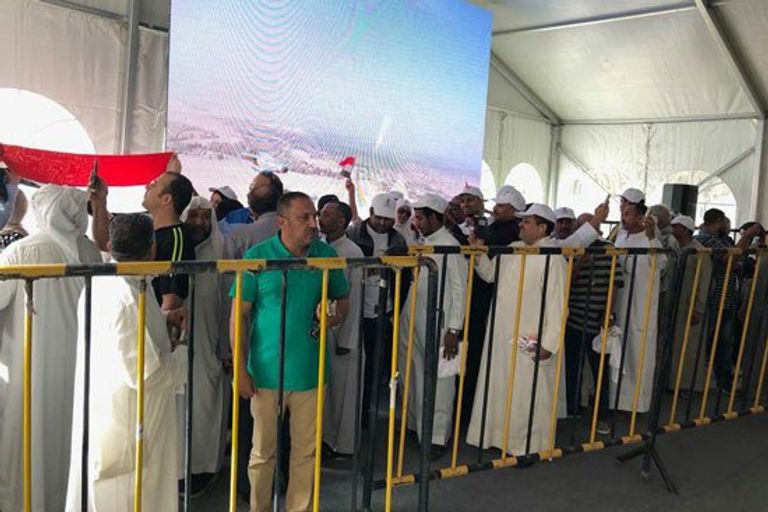 حشود المصريين بالسفارة في الكويت المصريون بالكويت توافدوا منذ الساعات الأولى قبل بدء التصويت