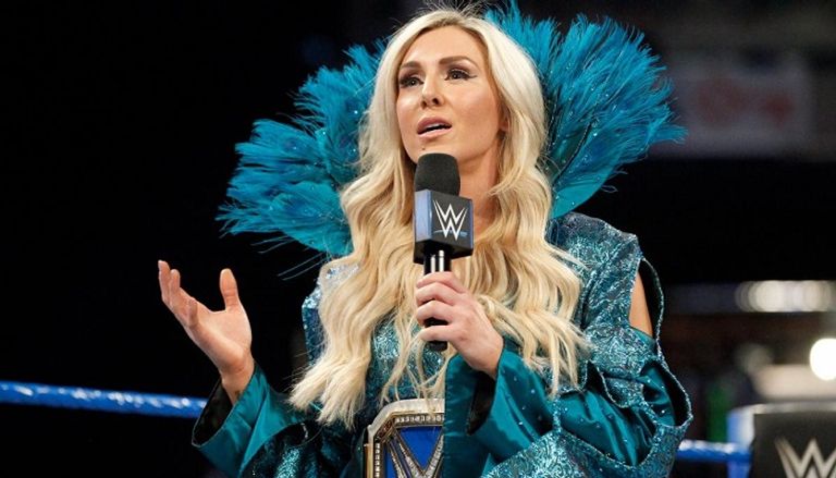 أسكا وتشارلوت فلير على الحلبة