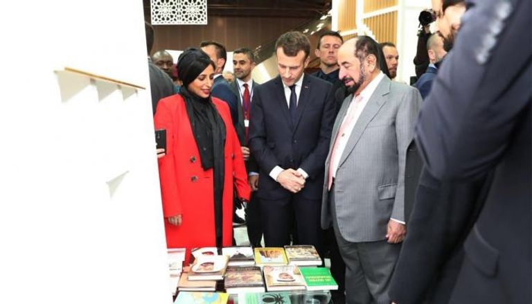 الشيخ سلطان القاسمي وماكرون في معرض باريس للكتاب