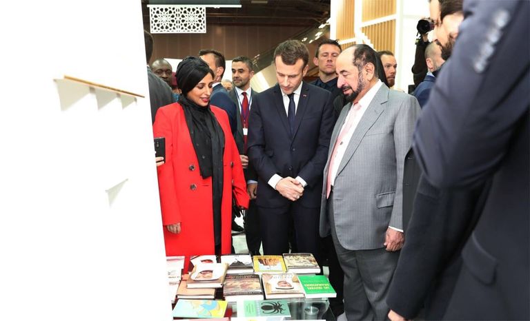 الشيخ سلطان القاسمي وماكرون في المعرض الشيخ سلطان القاسمي وماكرون في معرض باريس للكتاب