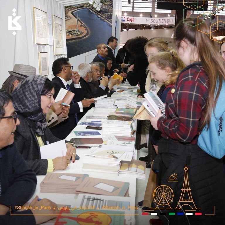 جناح الشارقة في معرض باريس الدولي للكتاب الشيخ سلطان القاسمي وماكرون في معرض باريس للكتاب