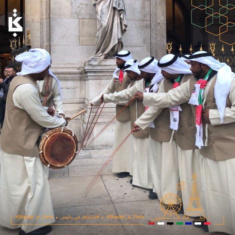 عروض التراث الشعبي الإماراتي في باريس الشيخ سلطان القاسمي وماكرون في معرض باريس للكتاب
