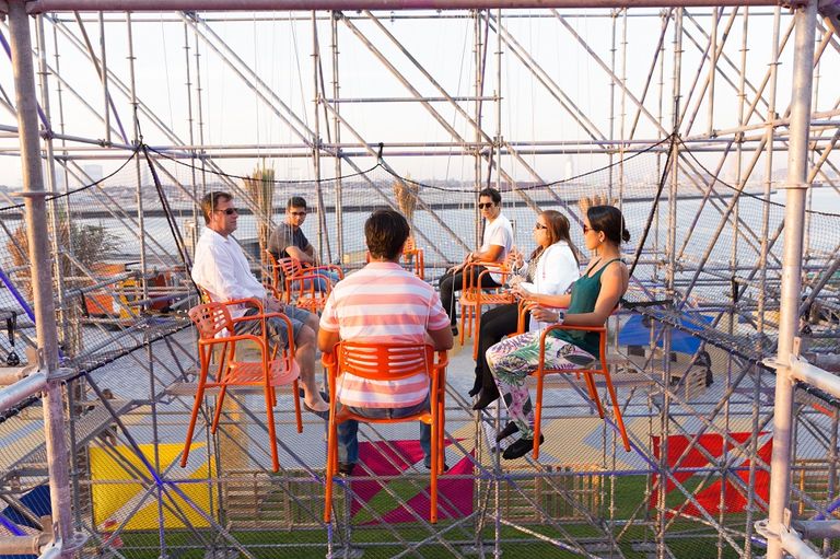 مشاركون في إحدى جلسات رحلة السعادة رحلة السعادة تحت رعاية الشيخ حمدان بن محمد بن راشد آل مكتوم