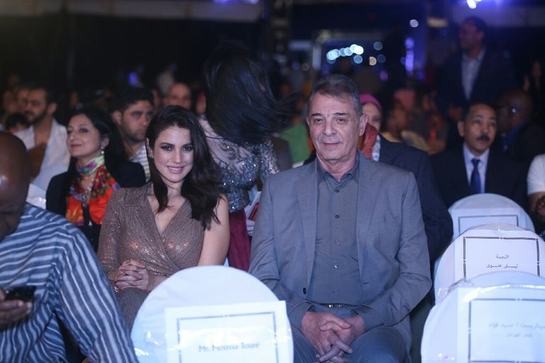 بعض الحضور في حفل افتتاح المهرجان