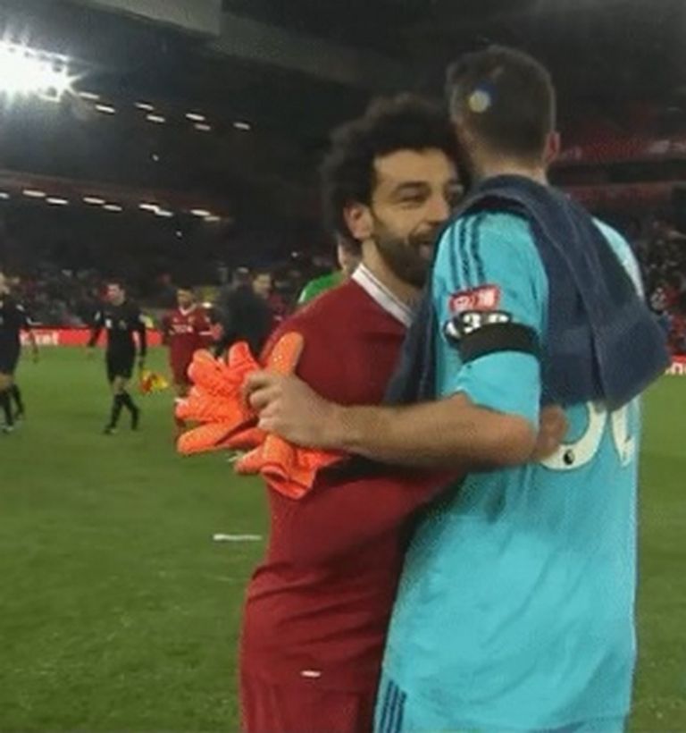 محمد صلاح و حارس واتفورد محمد صلاح في مباراة واتفورد