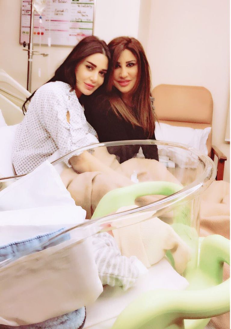 سيرين عبد النور تستقبل نجوى كرم التي هنأتها بمولودها