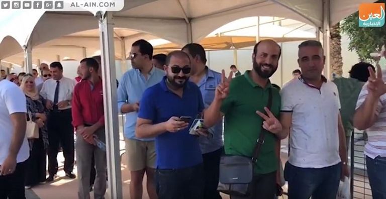 ناخبون مصريون في الإمارات ناخبون أمام السفارة المصرية في كازاخستان