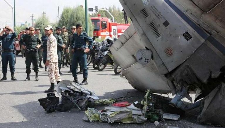 حطام طائرة إيرانية سقطت بالقرب من مطار مهراباد في طهران في أغسطس 2014