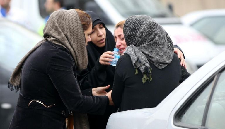 الإيرانيون يدفعون ثمن إهمال حكومتهم لتجهيز المطارات حطام طائرة إيرانية سقطت بالقرب من مطار مهراباد في طهران في أغسطس 2014