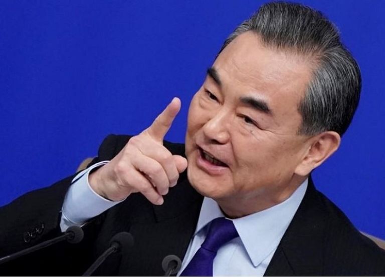 النواب الجدد يؤدون اليمين في جلسة البرلمان الصيني- رويترز