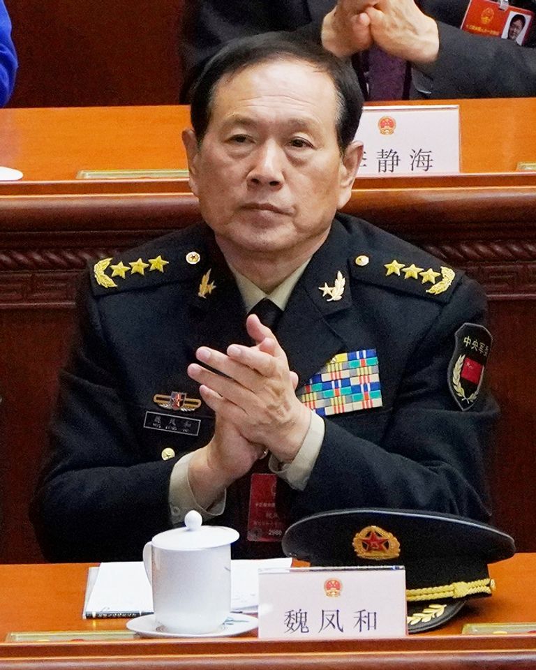 النواب الجدد يؤدون اليمين في جلسة البرلمان الصيني- رويترز