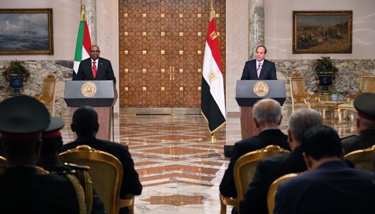 الرئيسان المصري والسوداني خلال مؤتمر صحفي بالقاهرة