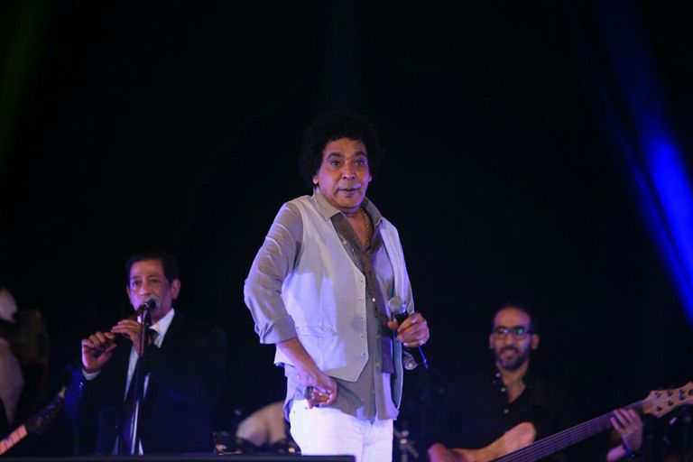 منير يشعل حفل تسليم الشعلة