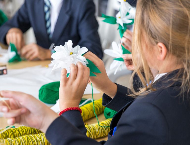 إطلاق مبادرة "الفنانون في المدارس" بدبي