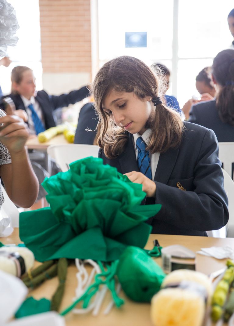 إطلاق مبادرة "الفنانون في المدارس" بدبي