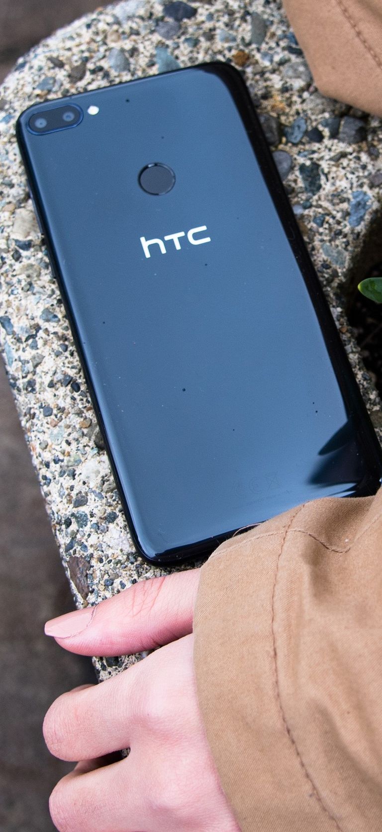 الهاتفان يتمتعان بشاشات ذات حواف قليلة السماكة