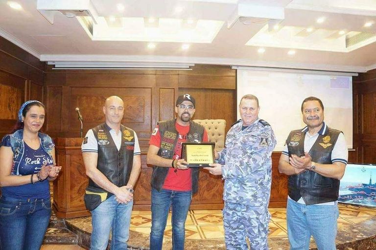 ابنة الفنان المصري الراحل سامي العدل تزور قاعدة القوات البحرية المصرية بالإسكندرية