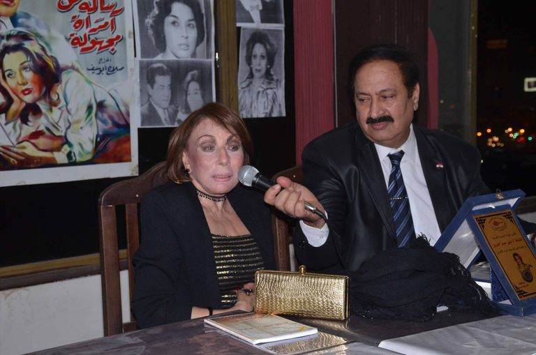 تكريم لبنى عبد العزيز في عيد الأم