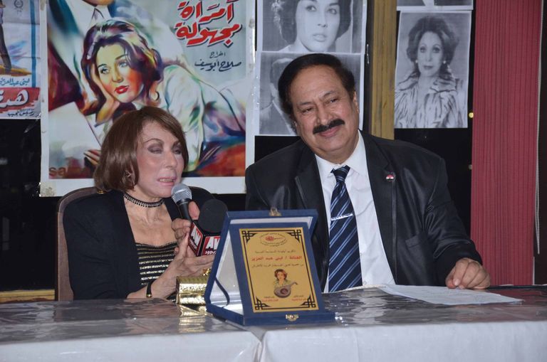 تكريم لبنى عبد العزيز في عيد الأم