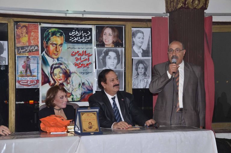 تكريم لبنى عبد العزيز في عيد الأم