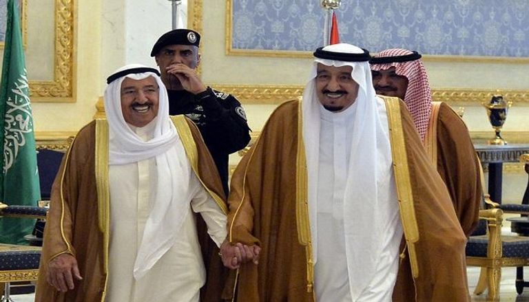الملك سلمان بن عبد العزيز آل سعود برفقة الشيخ صباح الأحمد - أرشيفية