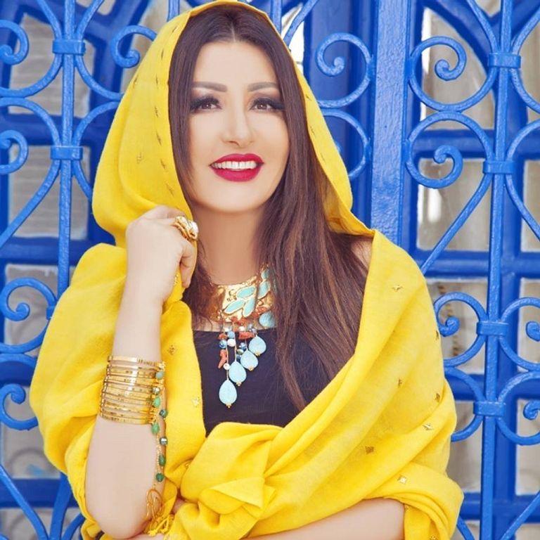 المطربة التونسية لطيفة  لطيفة مع عمرو دياب