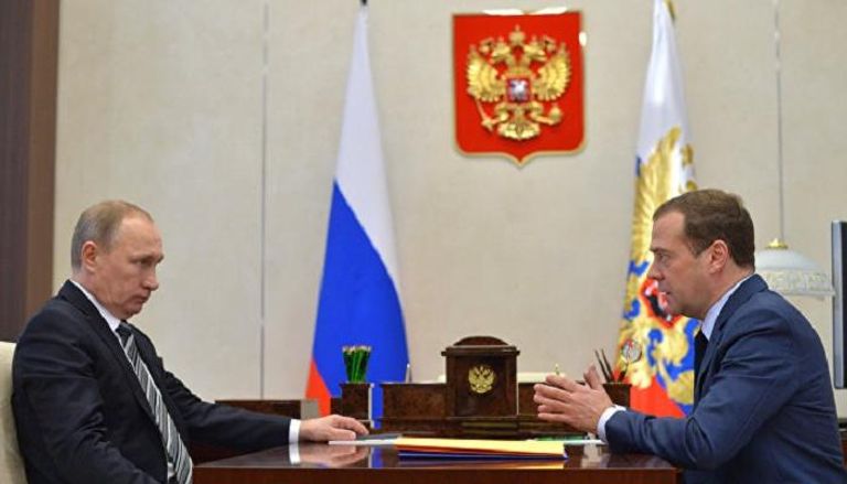 فلاديمير بوتين ورئيس الوزراء ديمتري ميدفيديف