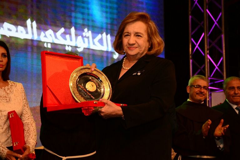 محمد صبحي يتسلم تكريم المركز الكاثوليكي