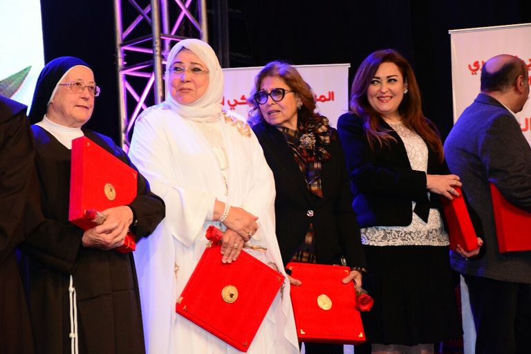 محمد صبحي يتسلم تكريم المركز الكاثوليكي