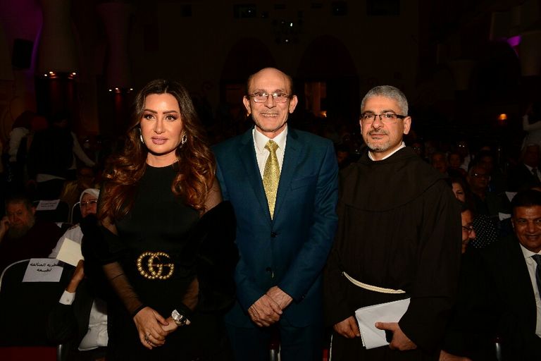 محمد صبحي يتسلم تكريم المركز الكاثوليكي