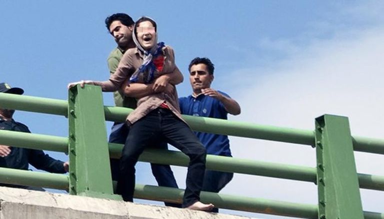 الإحباط والاكتئاب يدفعان المراهقين الإيرانيين إلى الانتحار
