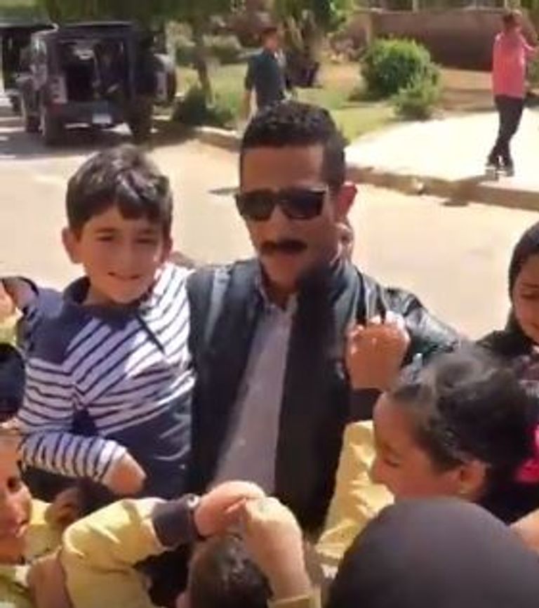 محمد رمضان مع طفلة مصر الجديدة