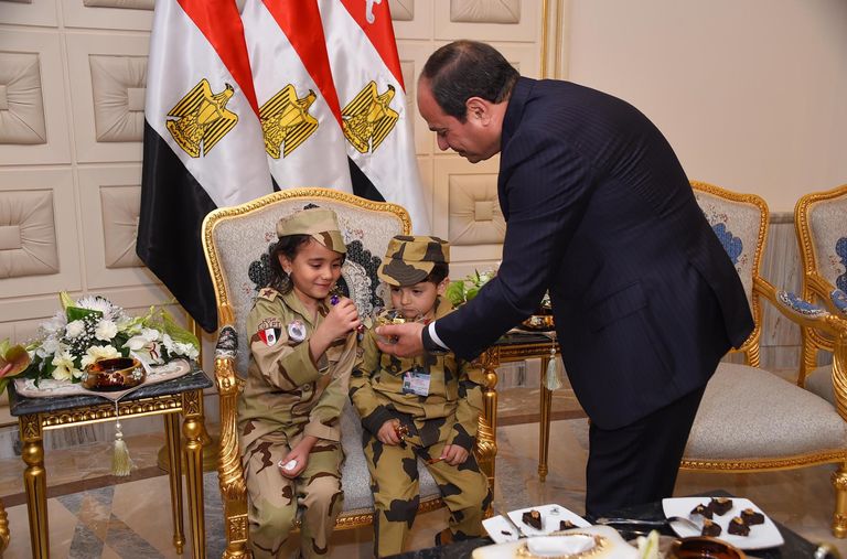 السيسي ولقطات إنسانية