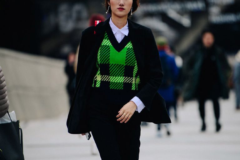 الأزياء تقدم تنوعاً فريداً في التصميمات