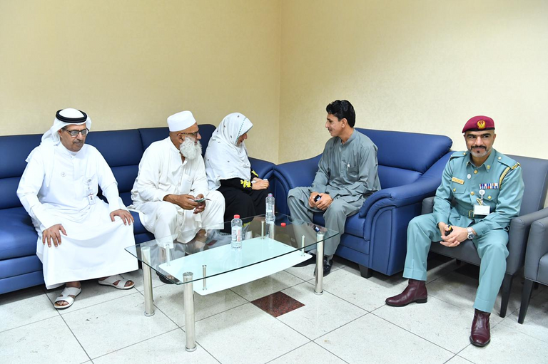 "إقامة دبي" تجمع شابا بأسرته بعد فراق 6 أعوام