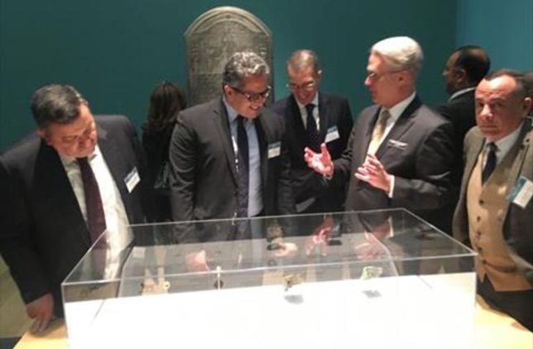 المعرض يضم 293 قطعة أثرية