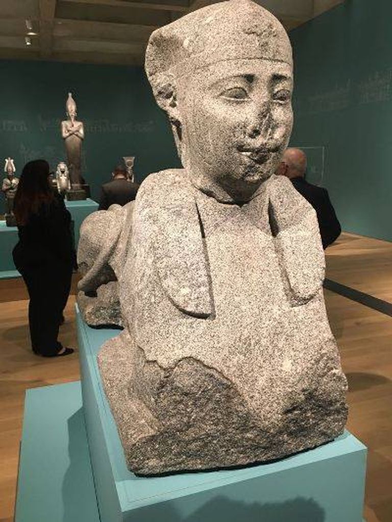 المعرض يضم 293 قطعة أثرية