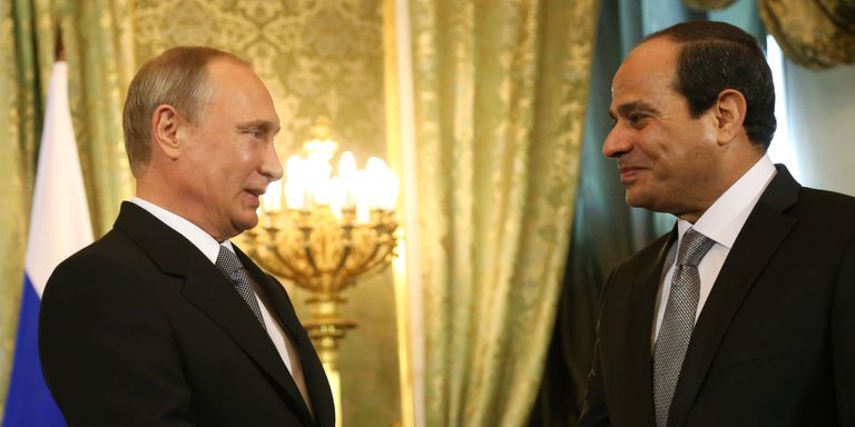 الرئيسان المصري والروسي الرئيس المصري عبد الفتاح السيسي يحصد ثقة زعماء العالم