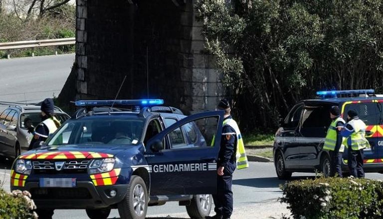 الشرطة الفرنسية تحاصر موقع الحادث