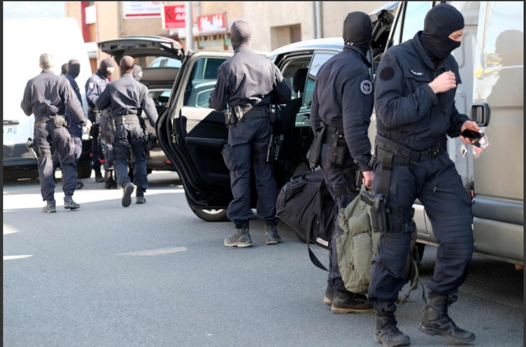 الضابط أرنو بيلترام 