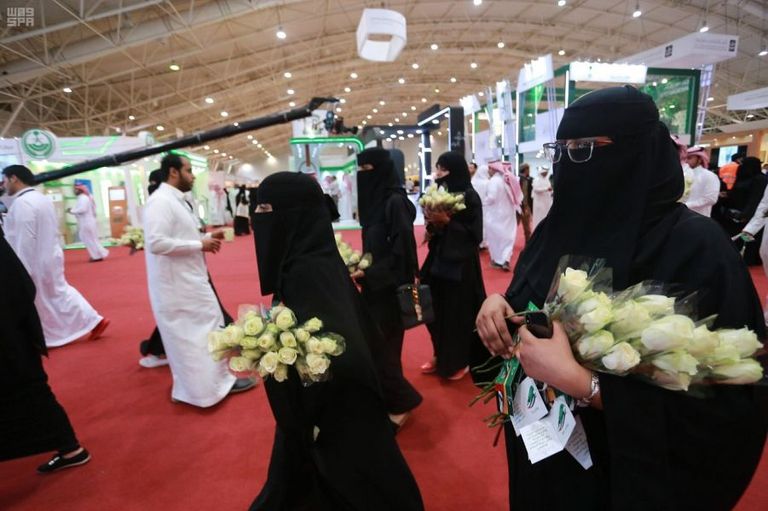 حضر تدشين الفيلم مشرفو جناح الإمارات وعدد من القائمين على المعرض تدشين فيلم "خلوة العزم" في معرض الرياض للكتاب